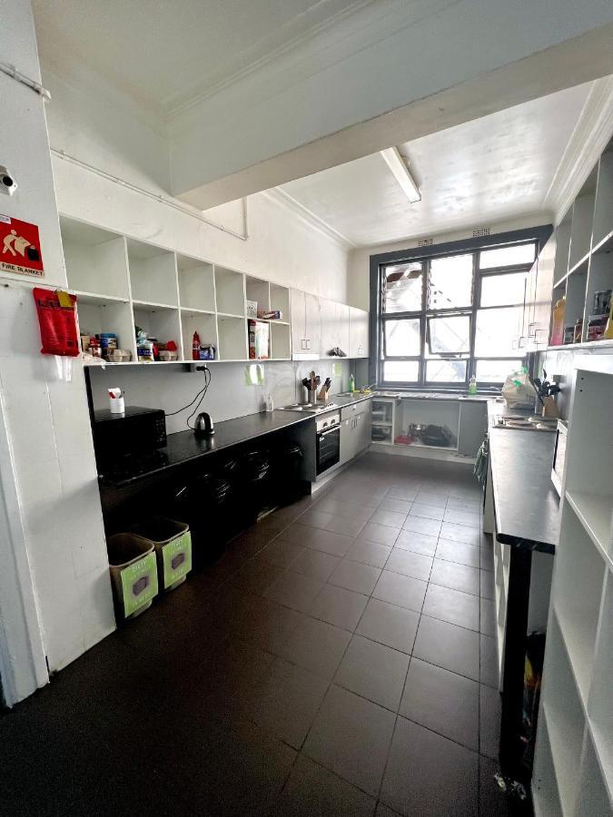 The Downing Hostel Sydney Bagian luar foto